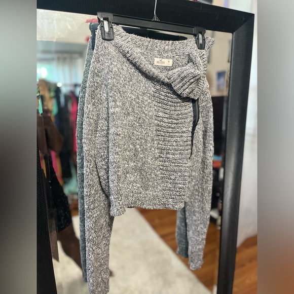 Versatile Sweater w/ zipper - Picture 2 of 3